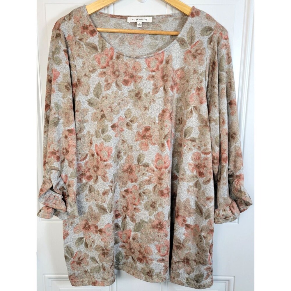 Rose & Olive Plus Size Floral Top Size 1X
